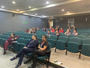 Laboratorio del CRS capacita a jefaturas clínicas del Hospital Luis Tisné en toma de muestras de alta calidad